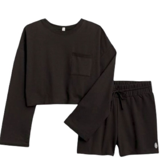 Free People Movement Athleisure Set Black Oversized Crop LS & Shorts Size Small - Picture 3 of 5